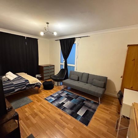 Huge And Affordable 3 Bedroom Flat In Hammersmith For 7 People With Welcome Breakfast Londra Esterno foto