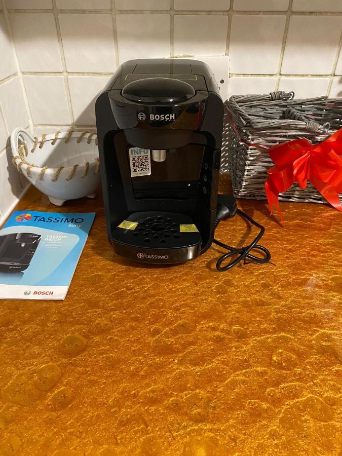 Huge And Affordable 3 Bedroom Flat In Hammersmith For 7 People With Welcome Breakfast Londra Esterno foto