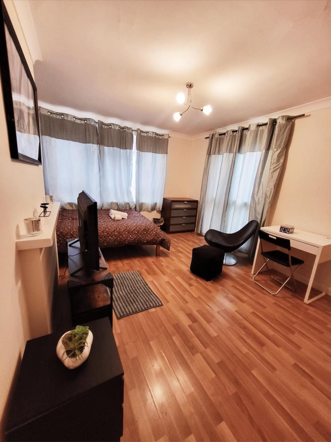 Huge And Affordable 3 Bedroom Flat In Hammersmith For 7 People With Welcome Breakfast Londra Esterno foto
