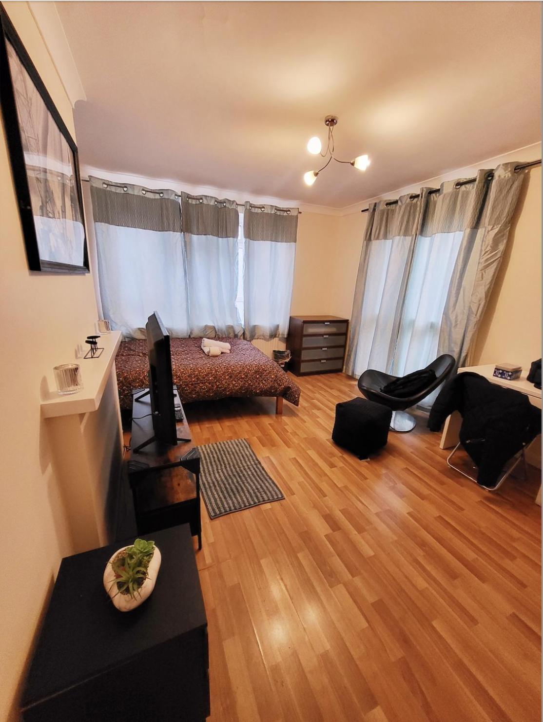 Huge And Affordable 3 Bedroom Flat In Hammersmith For 7 People With Welcome Breakfast Londra Esterno foto