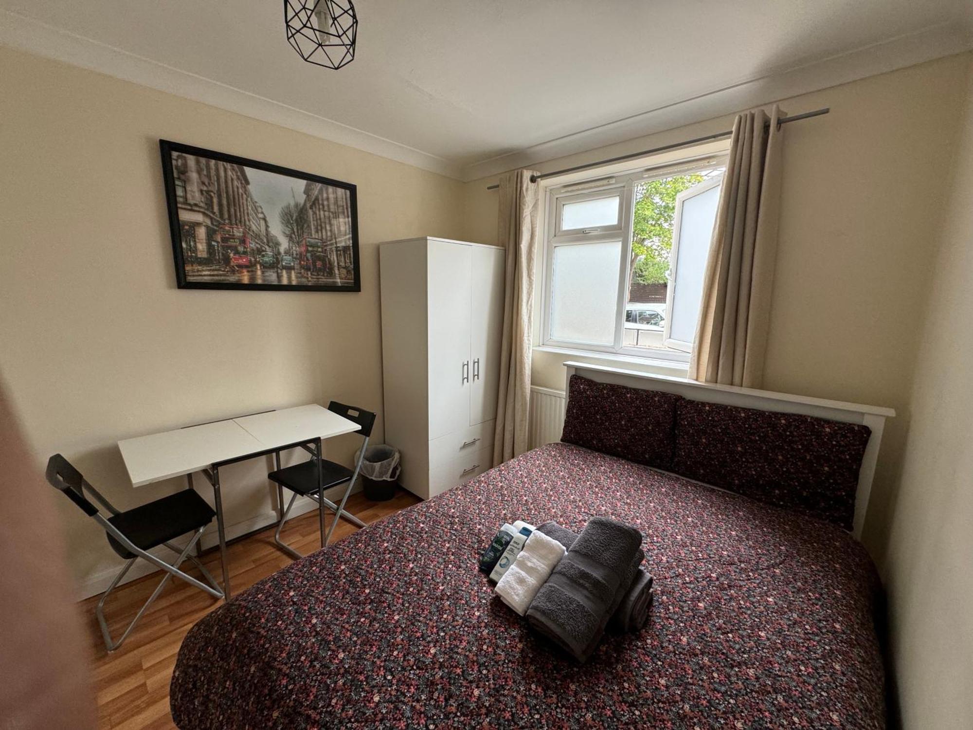 Huge And Affordable 3 Bedroom Flat In Hammersmith For 7 People With Welcome Breakfast Londra Esterno foto