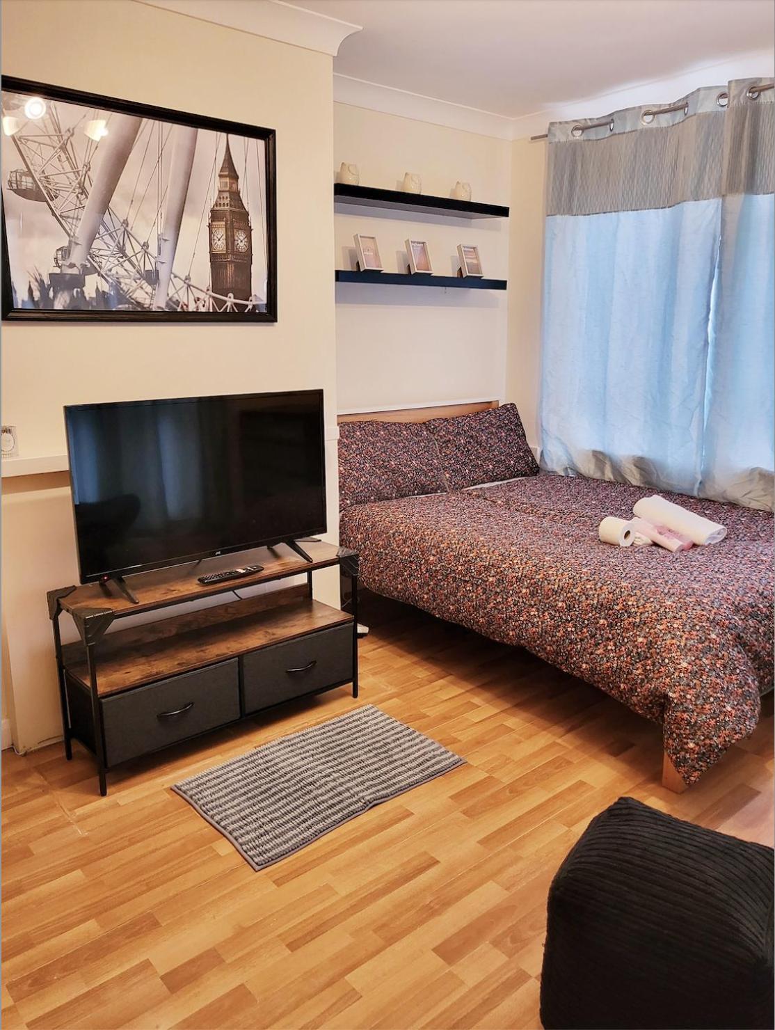 Huge And Affordable 3 Bedroom Flat In Hammersmith For 7 People With Welcome Breakfast Londra Esterno foto