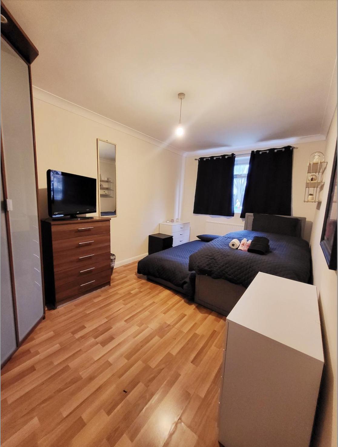 Huge And Affordable 3 Bedroom Flat In Hammersmith For 7 People With Welcome Breakfast Londra Esterno foto