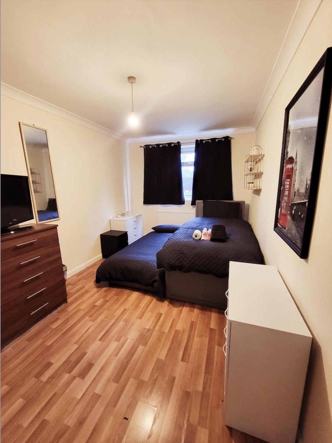Huge And Affordable 3 Bedroom Flat In Hammersmith For 7 People With Welcome Breakfast Londra Esterno foto