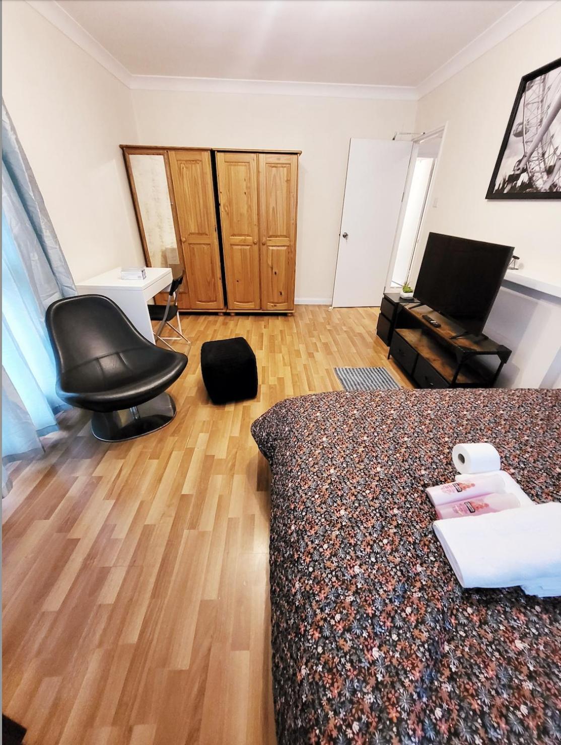 Huge And Affordable 3 Bedroom Flat In Hammersmith For 7 People With Welcome Breakfast Londra Esterno foto