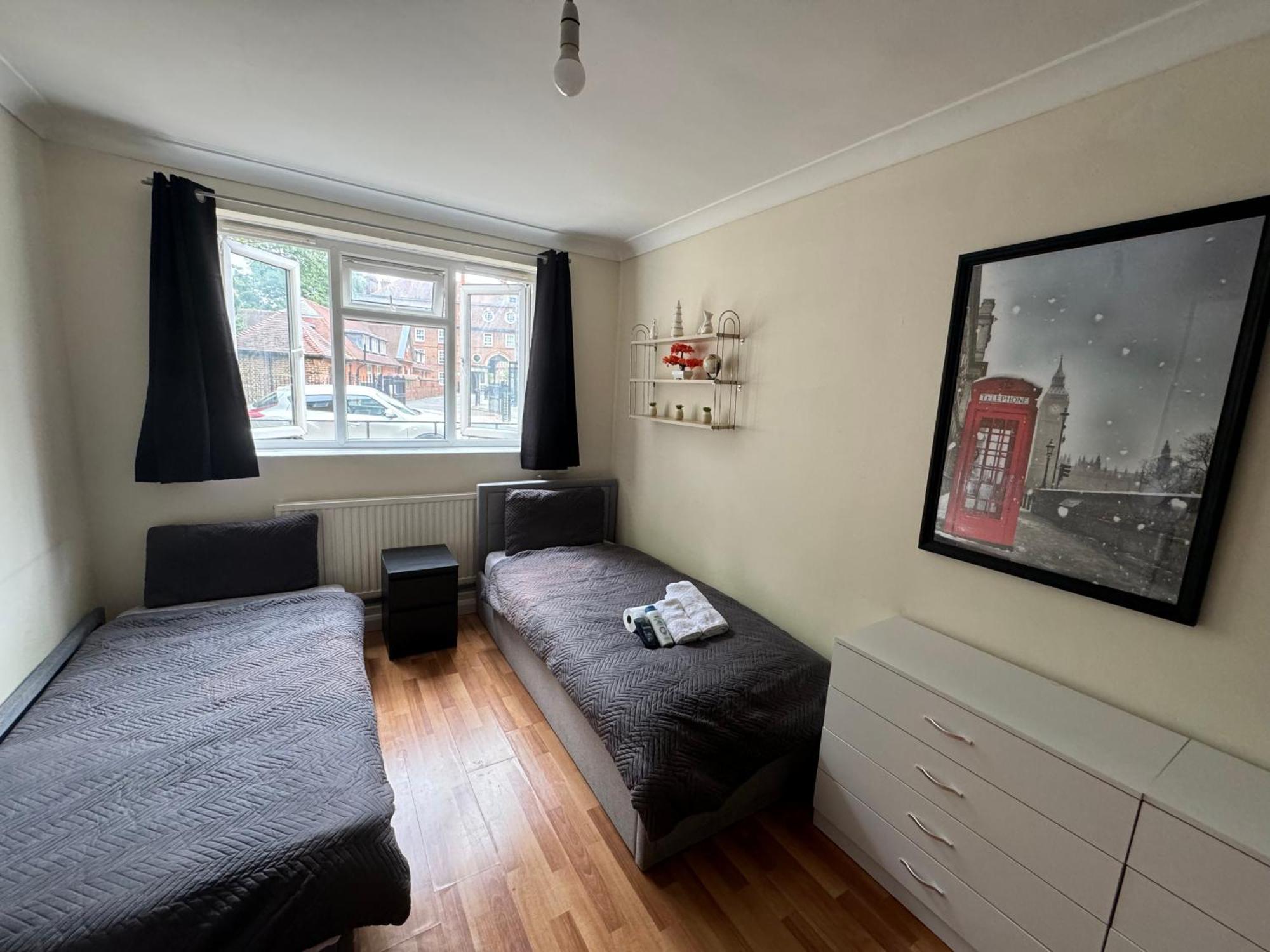 Huge And Affordable 3 Bedroom Flat In Hammersmith For 7 People With Welcome Breakfast Londra Esterno foto