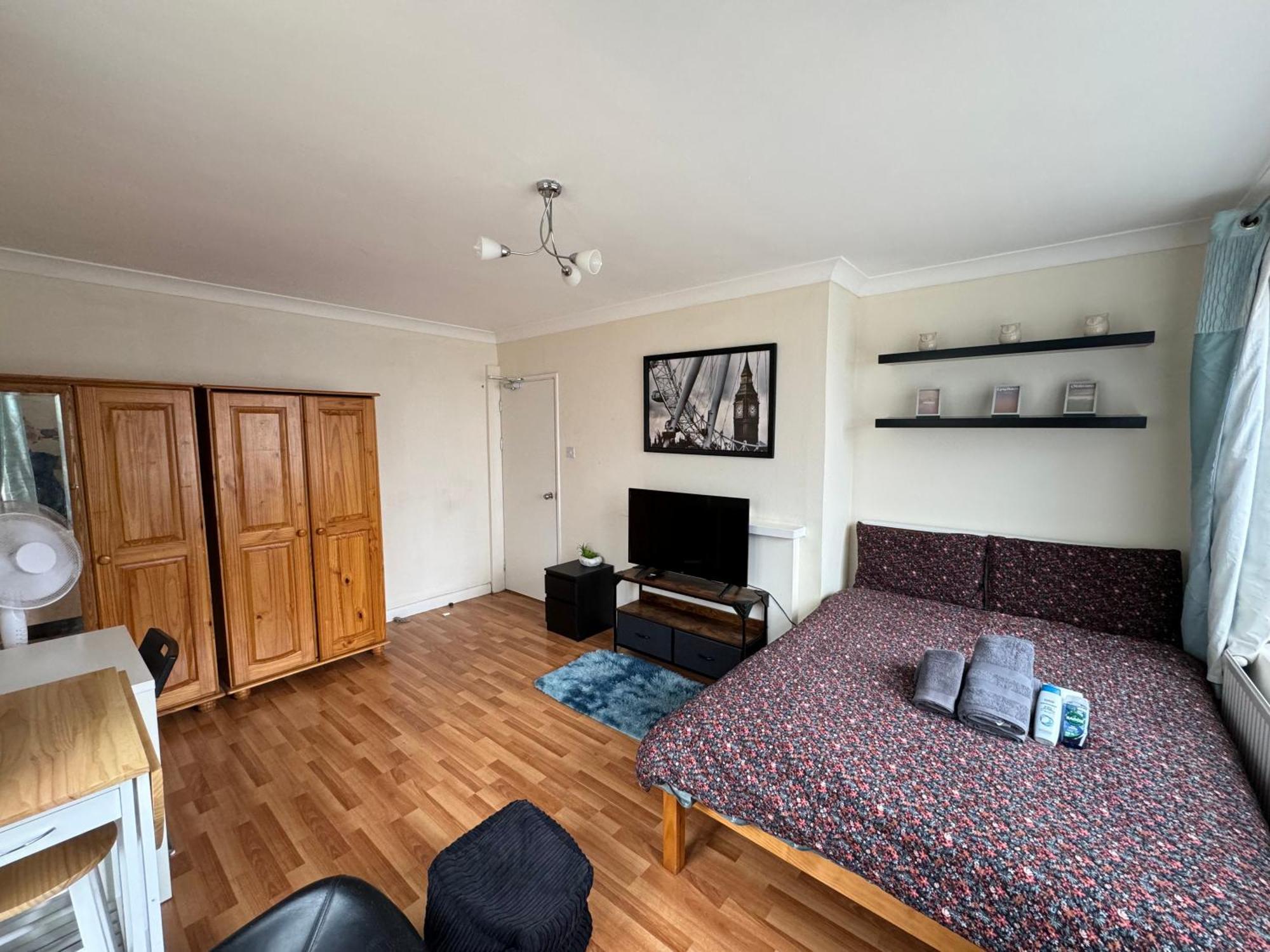Huge And Affordable 3 Bedroom Flat In Hammersmith For 7 People With Welcome Breakfast Londra Esterno foto