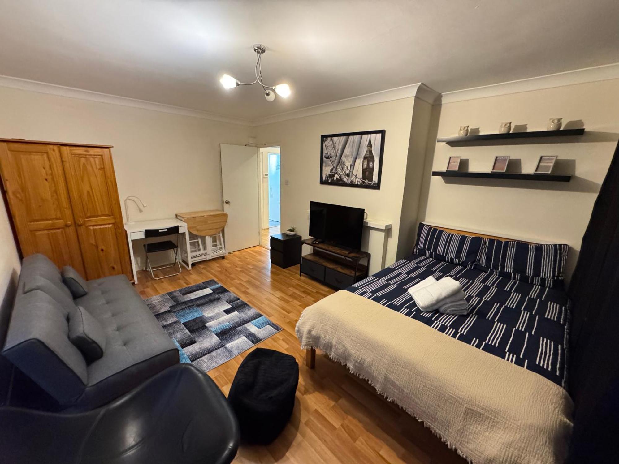 Huge And Affordable 3 Bedroom Flat In Hammersmith For 7 People With Welcome Breakfast Londra Esterno foto
