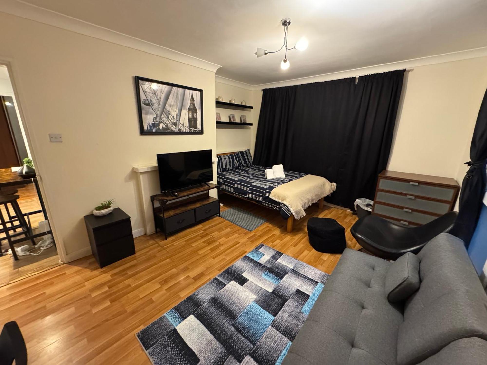 Huge And Affordable 3 Bedroom Flat In Hammersmith For 7 People With Welcome Breakfast Londra Esterno foto